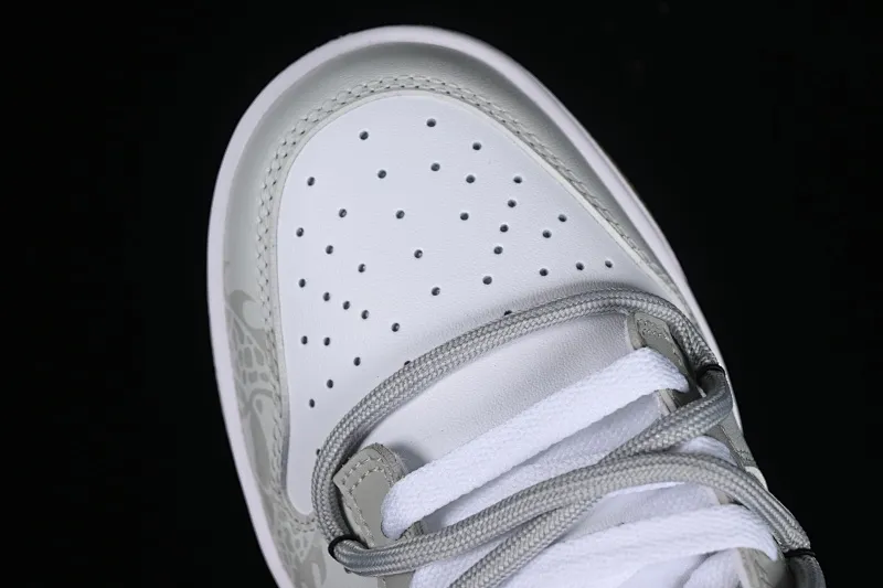 All categories Nk SB Dunk series Nk SB Dunk Low low-top sneakers Nk Dunk Low Year of the Dragon limited edition Yinlong silk patch SB strap low-top casual sneakers DV0833-100